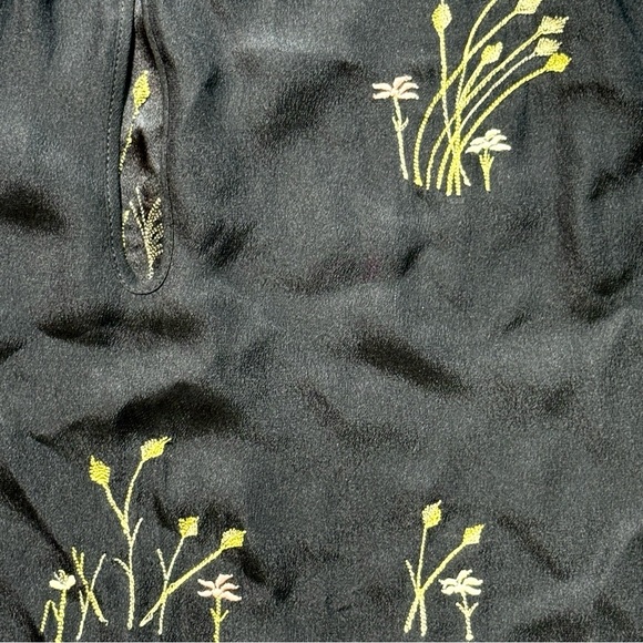 THE GREAT Silk Embroidered Black Floral Boho Peasant Top Size 1 Sm Cottagecore - Picture 12 of 16